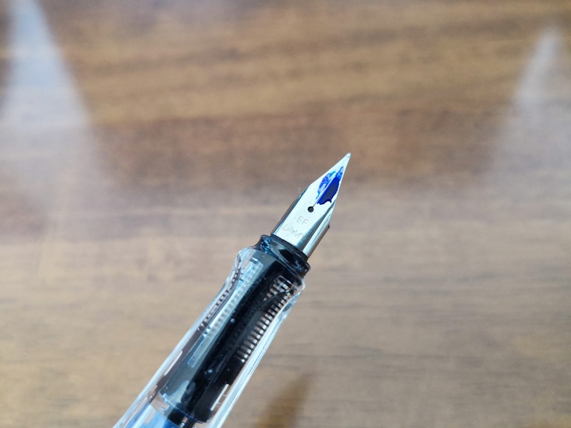 インクがペン先に染み出す